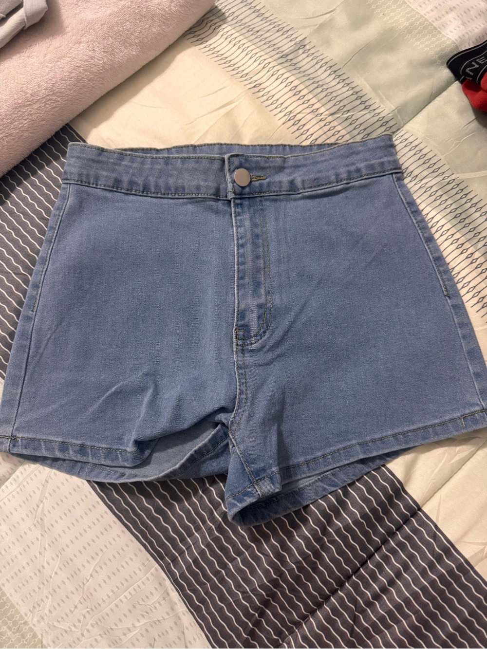 Light Wash Denim High-Waist Women's Shorts Size Small